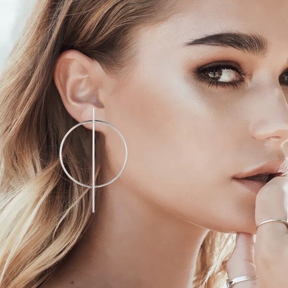 GlitzBlitz Boutique Jewelry - Any 2/$20! Large Silver Circle Vertical Bar Stud Earrings